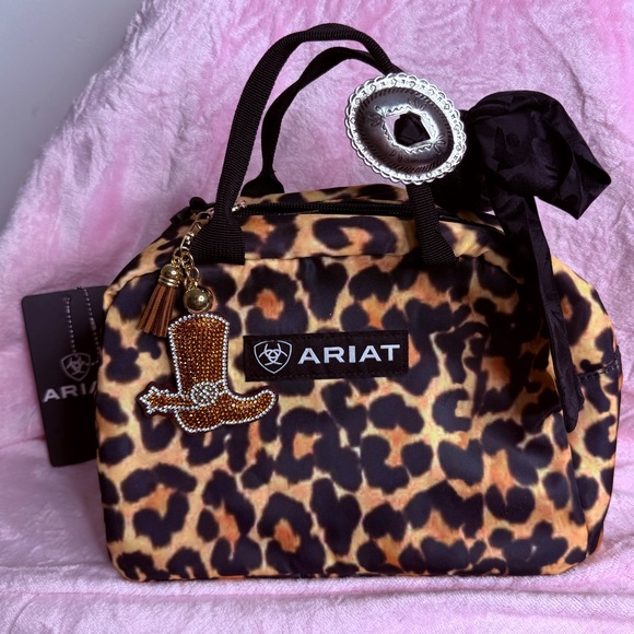 Ariat Handbags - NWT Ariat Leopard Print Statement Tote (Convertible Purse Style)